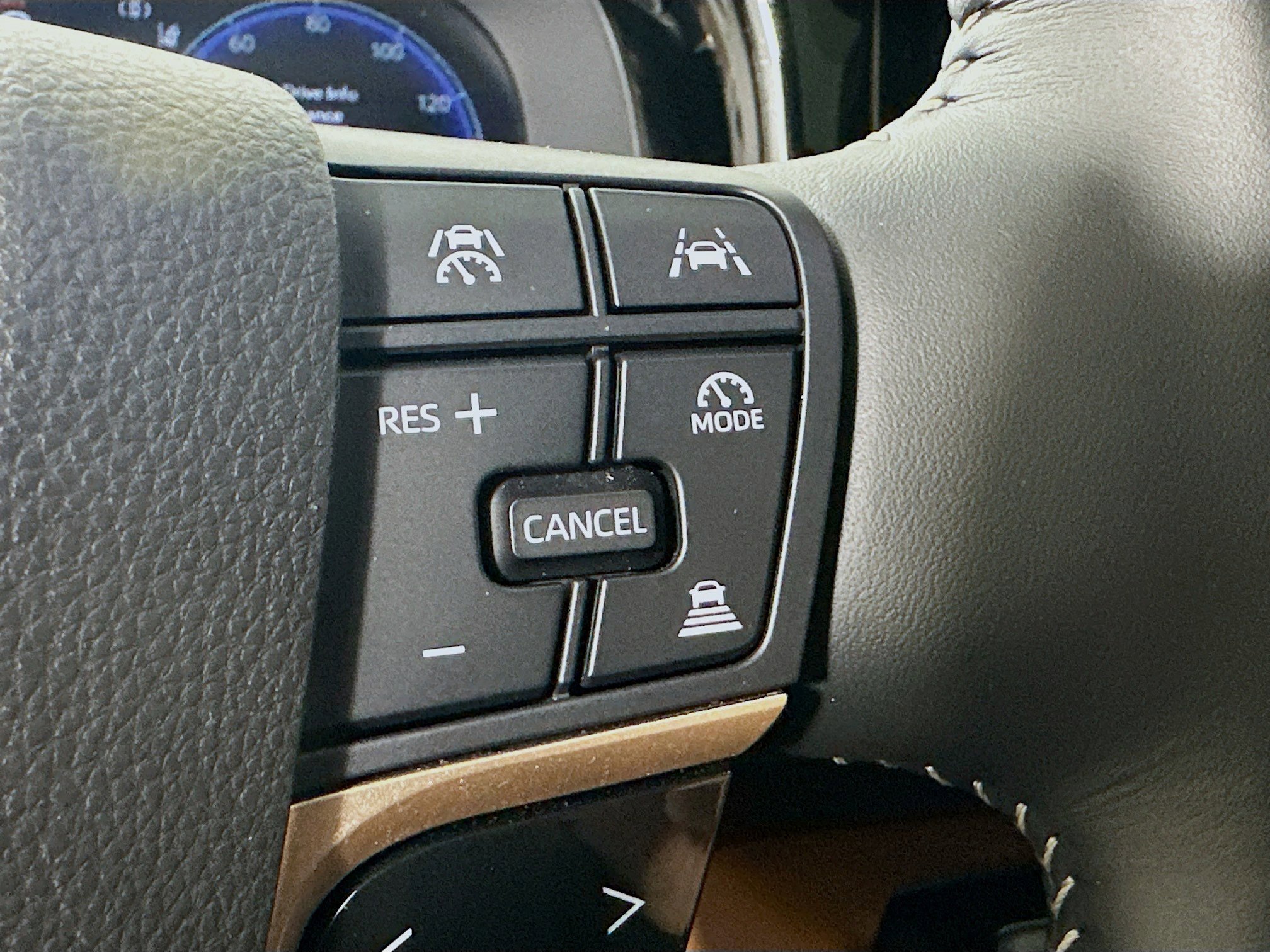 Used 2025 Toyota Crown Signia w/ Advanced Technology Package image 14