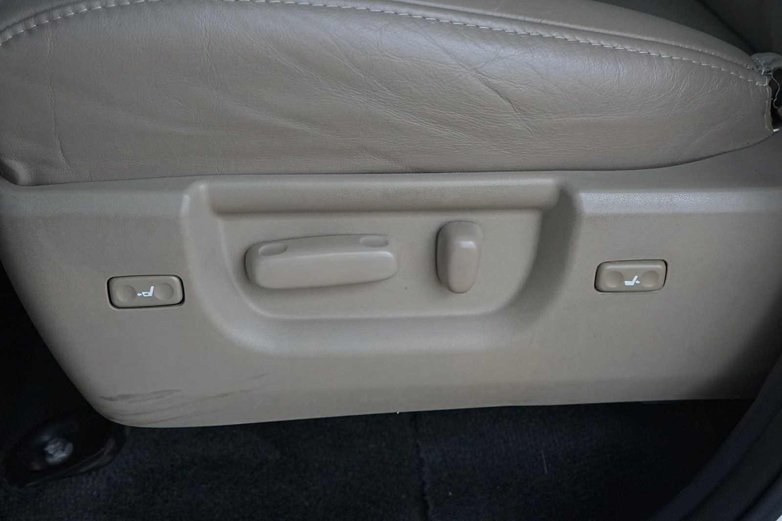 Used 2013 Toyota Sequoia Platinum RWD image 12