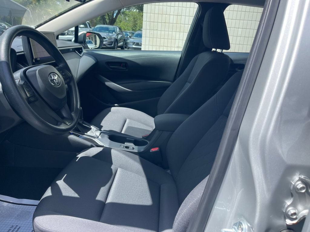Used 2025 Toyota Corolla LE FWD image 11
