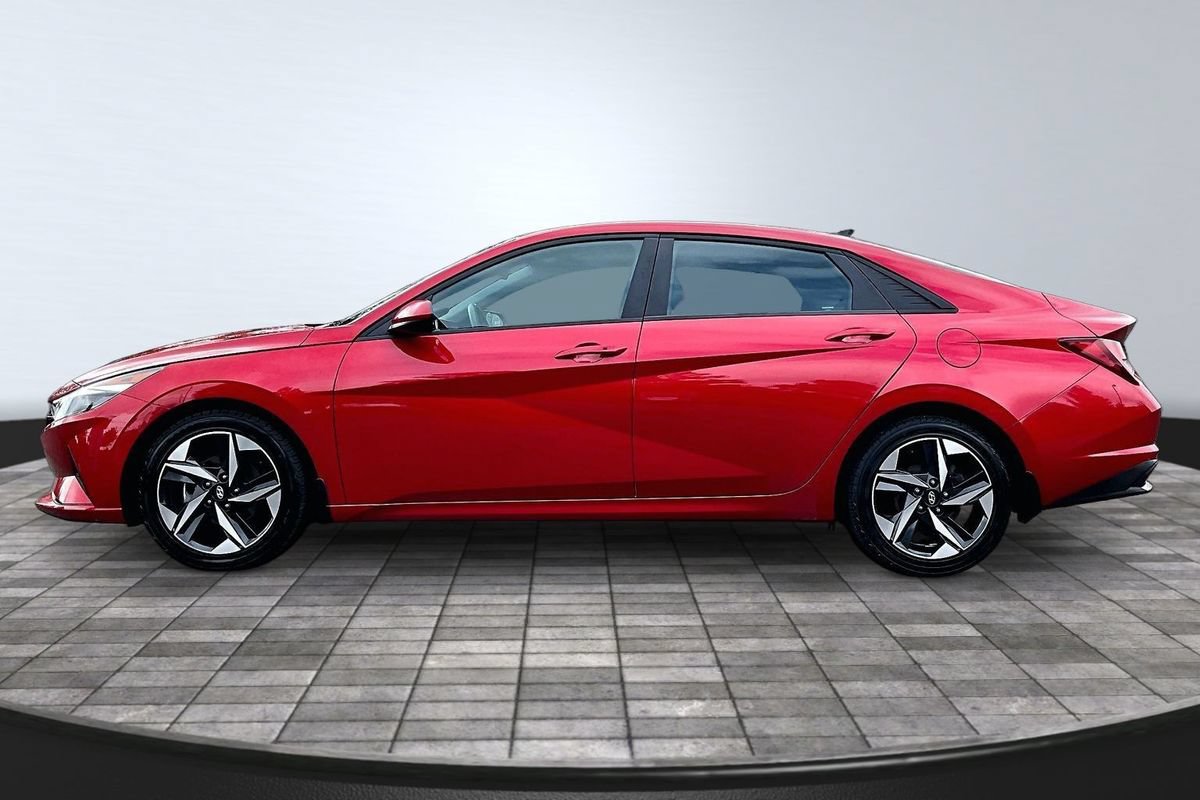 Used 2023 Hyundai Elantra SEL w/ Convenience Package FWD image 4