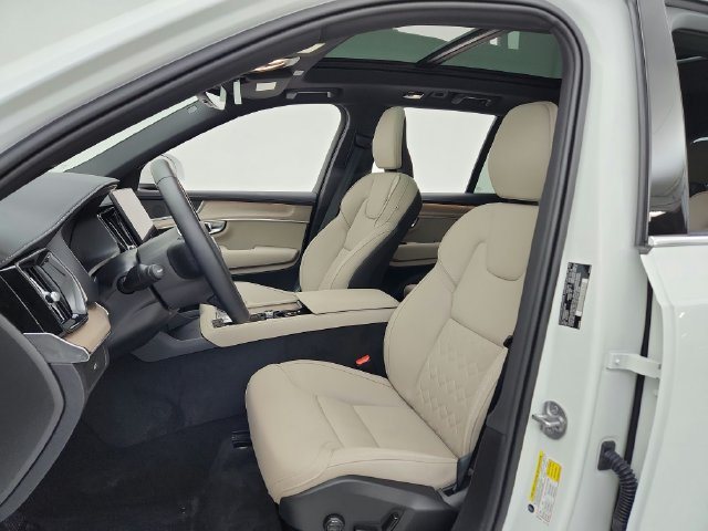 New 2025 Volvo XC90 B6 Core w/ Climate Package AWD/4WD image 17