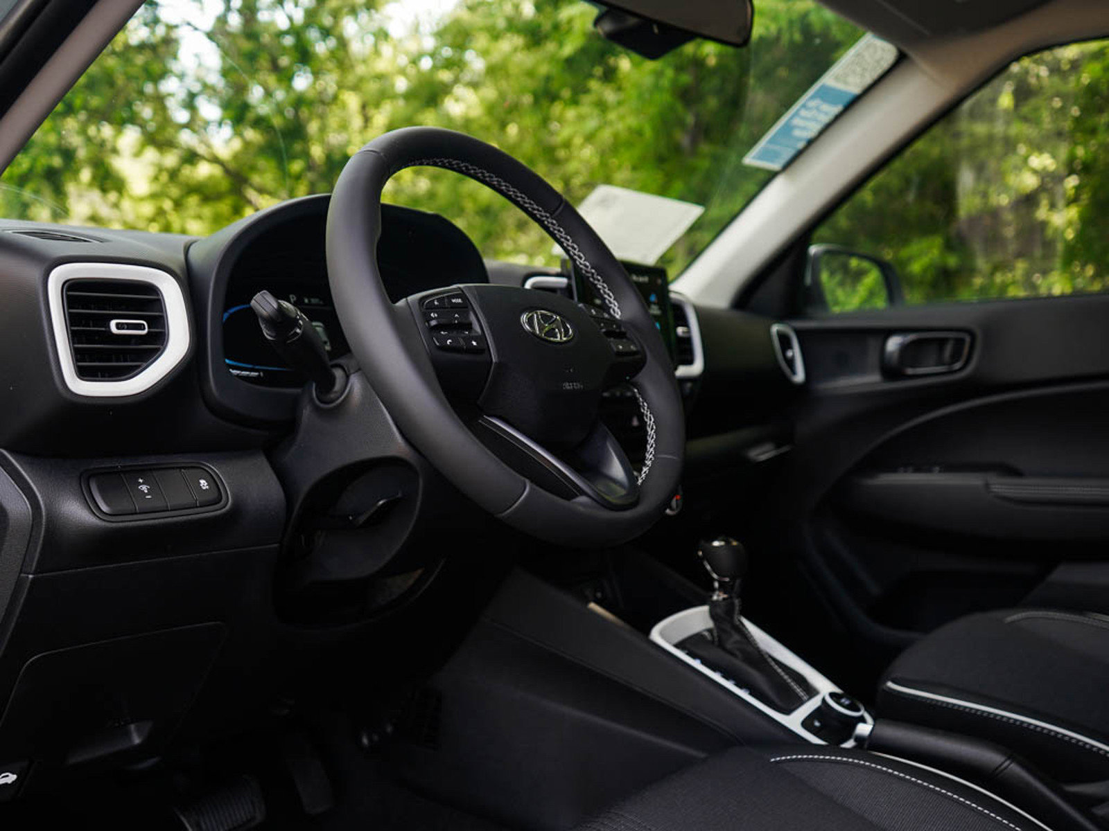 New 2025 Hyundai Venue Limited image 17