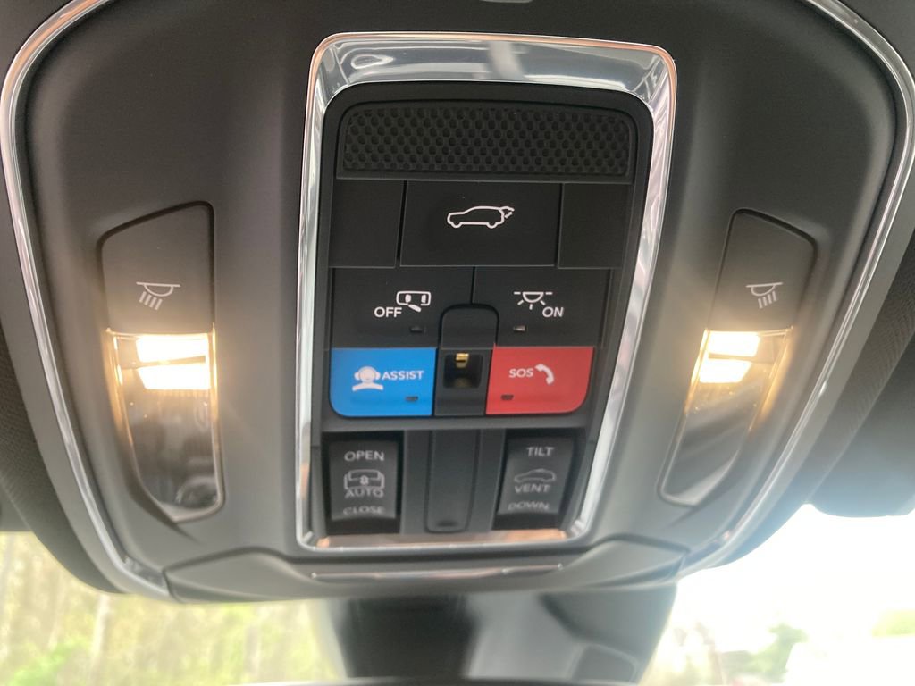 Used 2024 Jeep Grand Cherokee Altitude AWD/4WD image 44