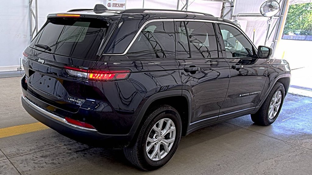 Used 2023 Jeep Grand Cherokee Limited AWD/4WD image 3
