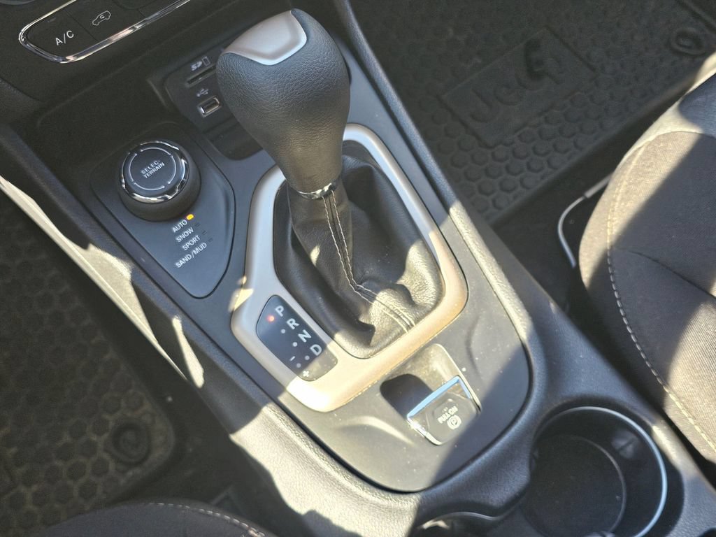 Used 2017 Jeep Cherokee Sport AWD/4WD image 42