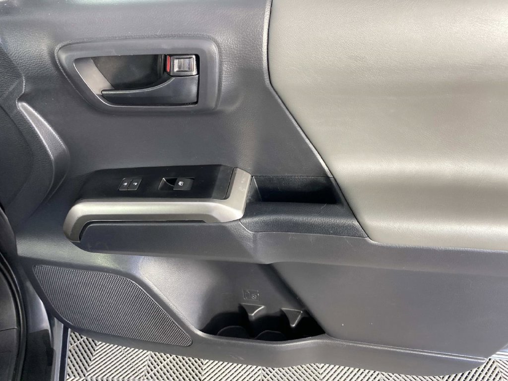 Used 2022 Toyota Tacoma SR5 AWD/4WD image 23