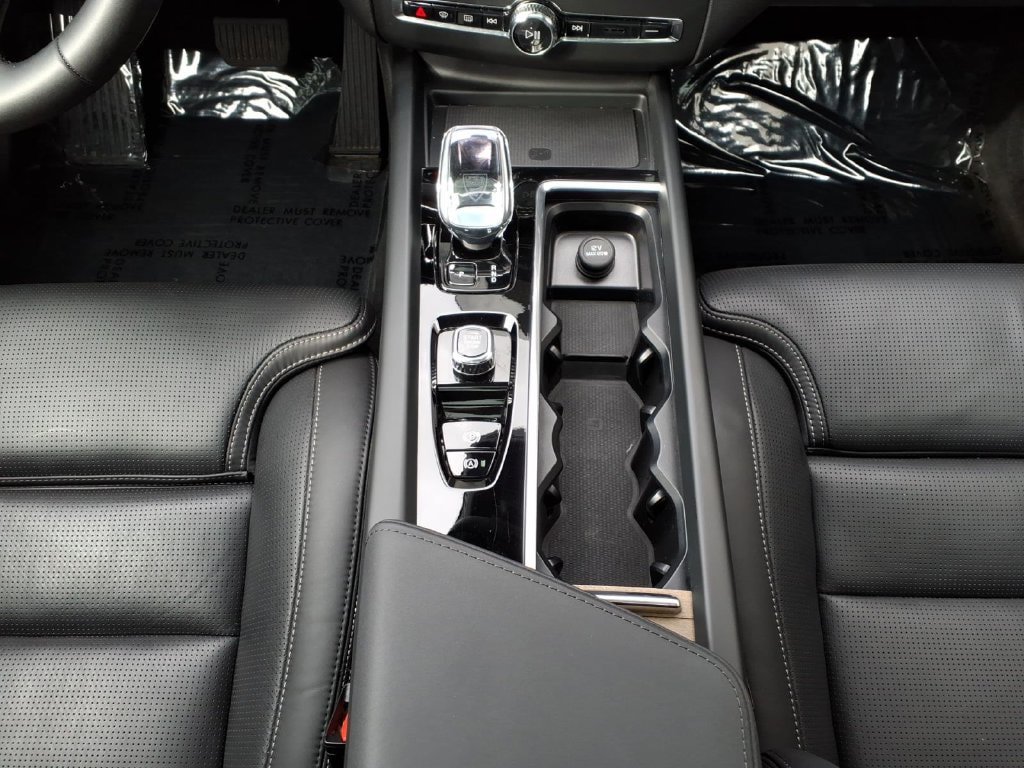 Certified 2026 Volvo XC60 B5 Ultra AWD/4WD image 20