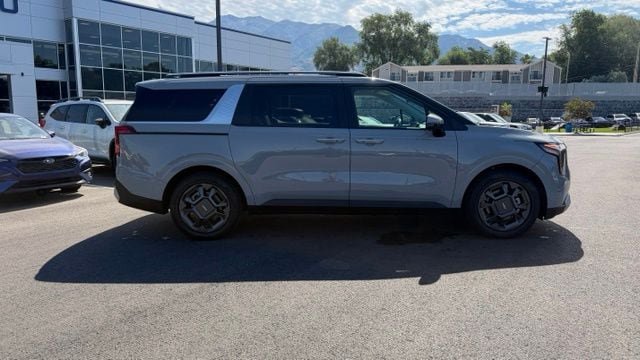 Used 2025 Kia Carnival EX FWD image 2