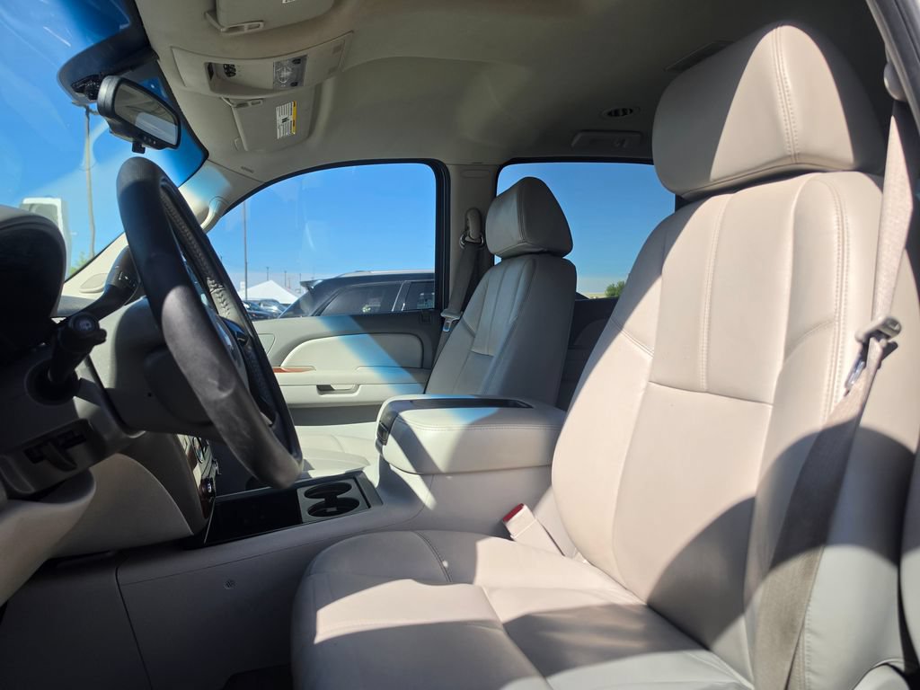 Used 2009 Chevrolet Suburban LT AWD/4WD image 10