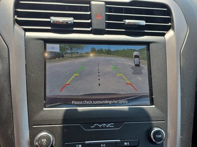 Used 2020 Ford Fusion SE FWD image 23