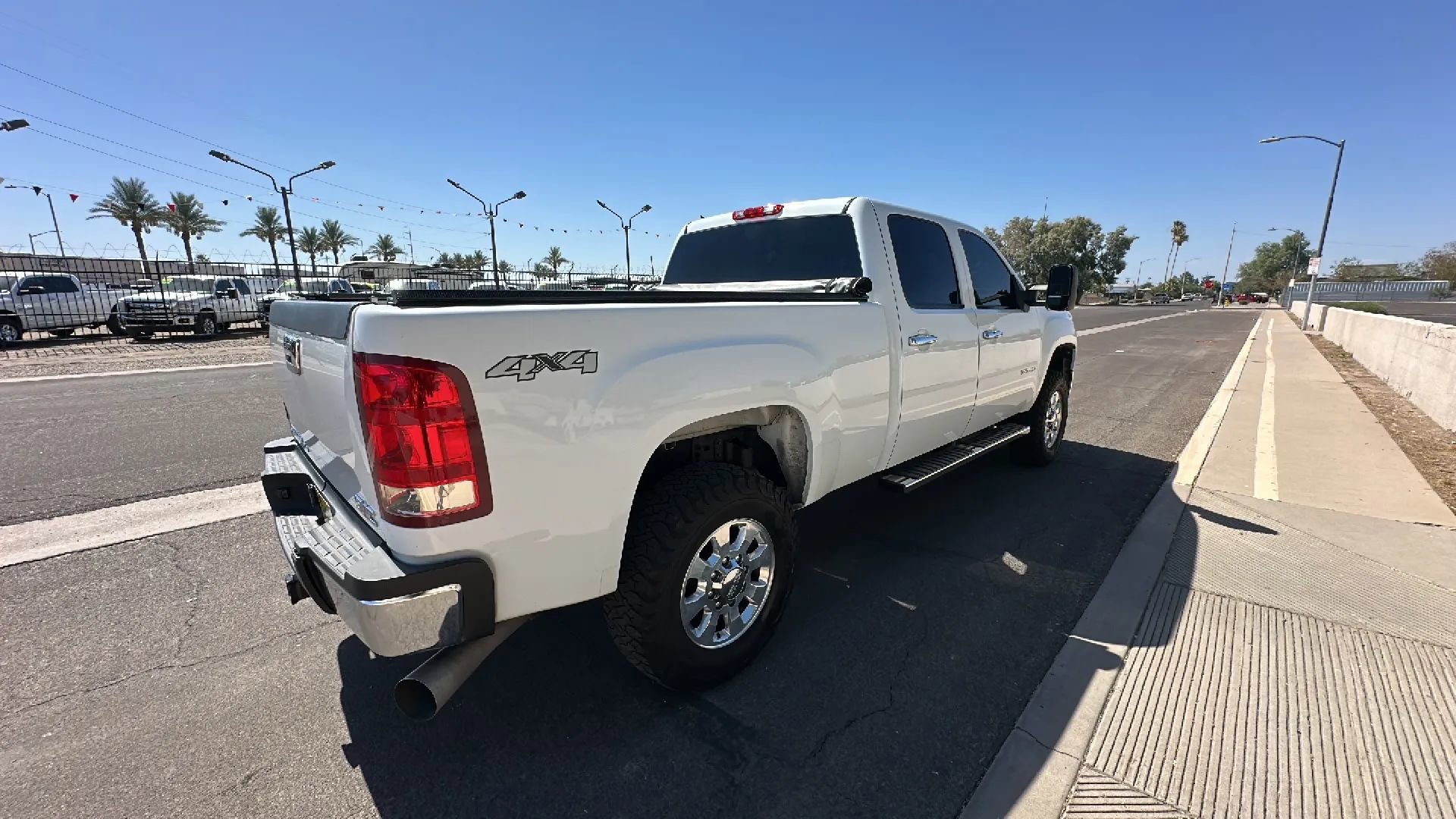 Used 2011 GMC Sierra 3500 SLE AWD/4WD image 5