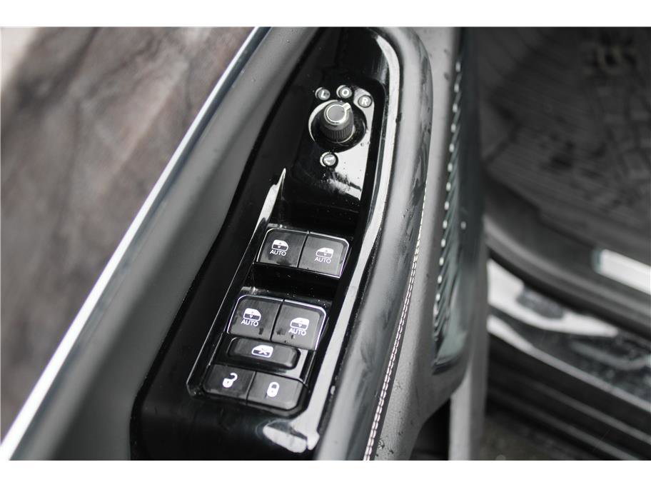 Used 2022 Jeep Grand Cherokee Overland w/ Luxury Tech Group IV AWD/4WD image 12