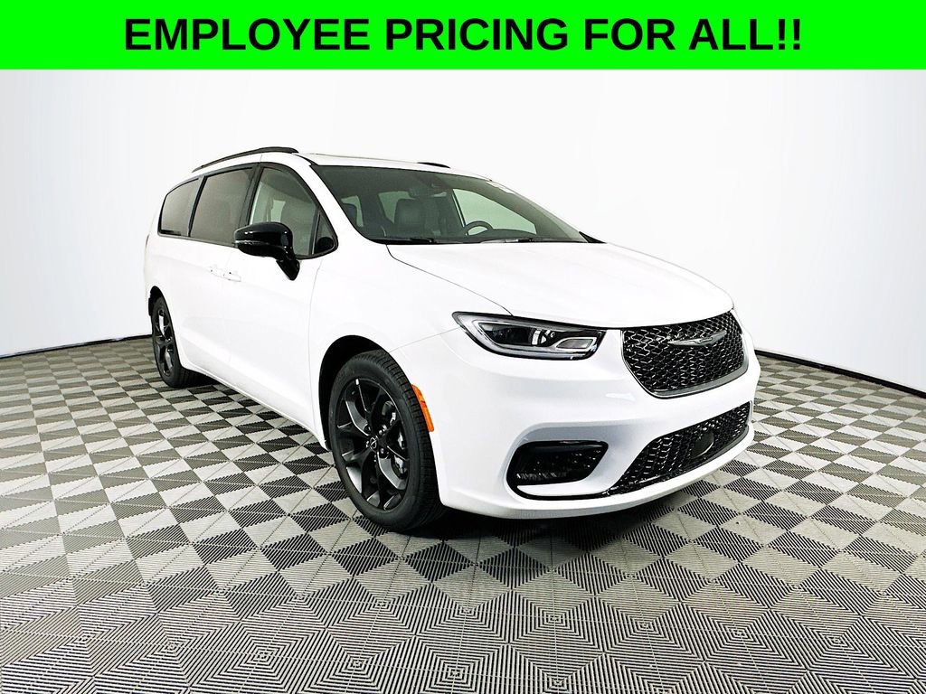 New 2026 Chrysler Pacifica Limited w/ S Appearance Package