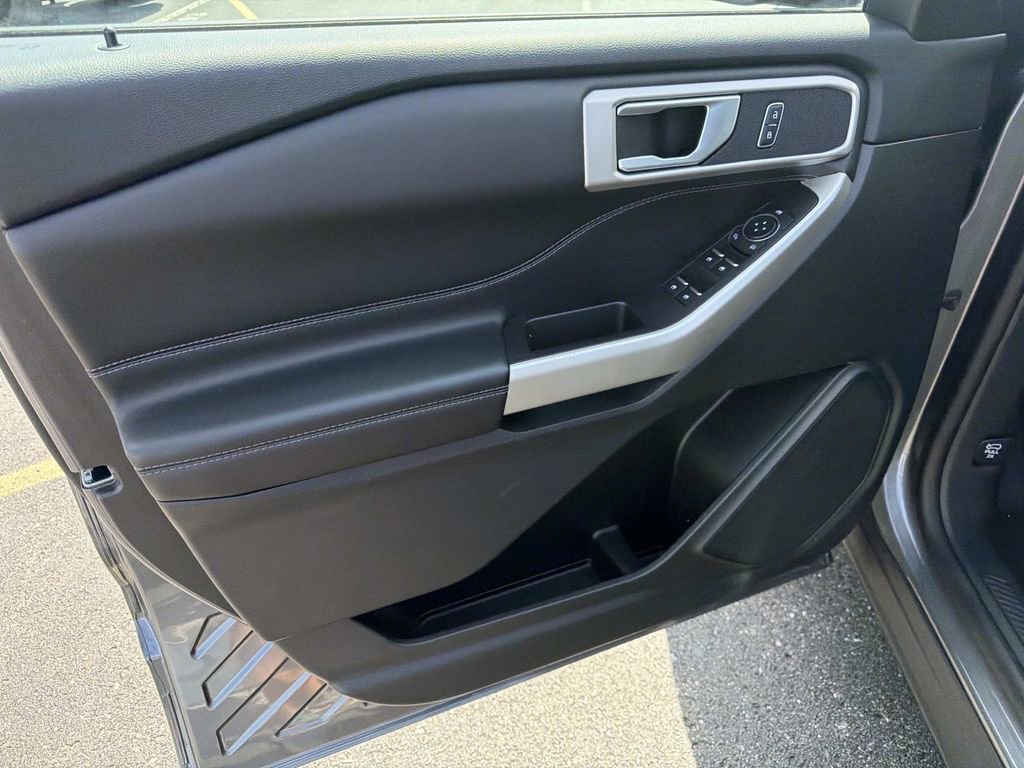 Used 2023 Ford Explorer XLT AWD/4WD image 20
