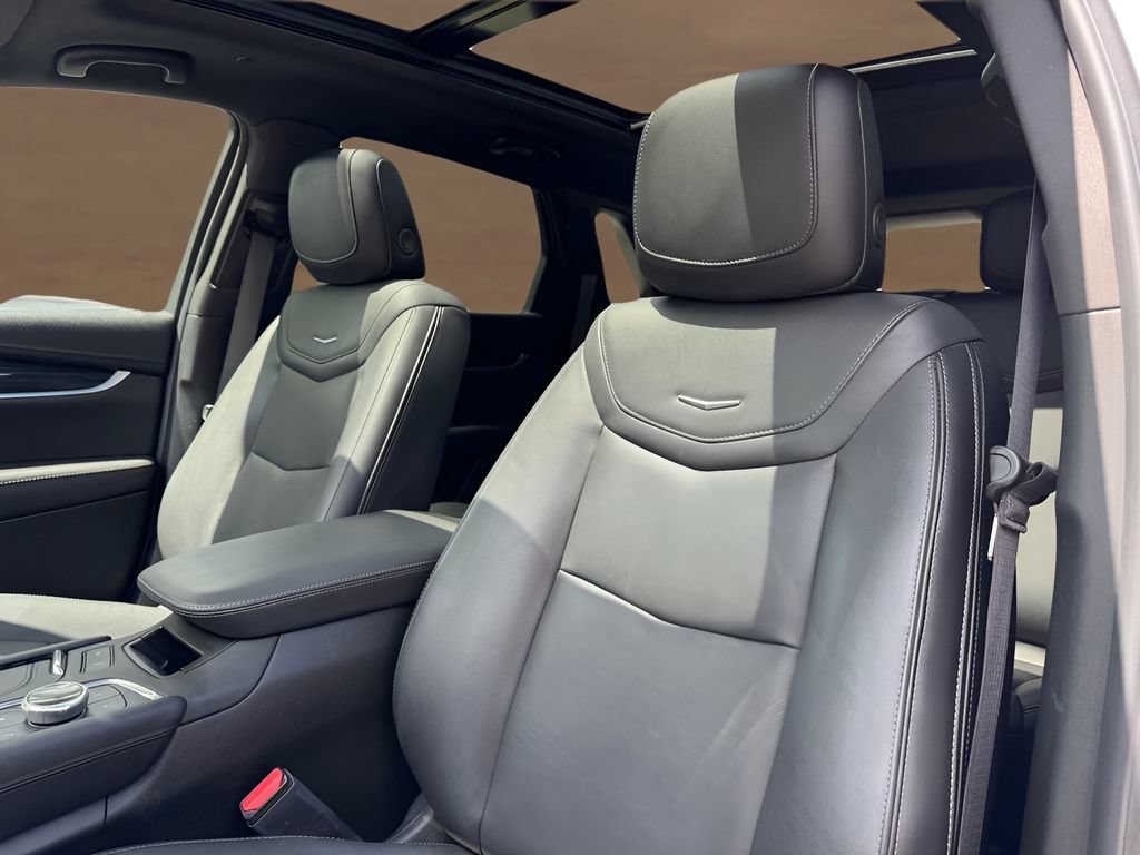 Certified 2024 Cadillac XT5 Premium Luxury FWD image 11