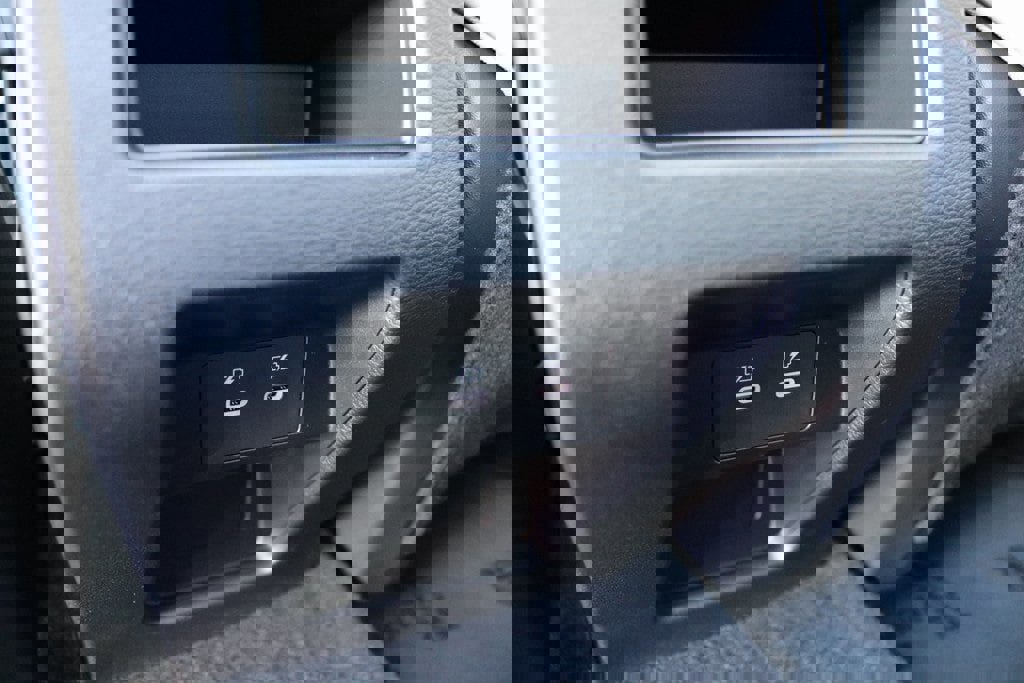 Used 2025 Mitsubishi Outlander SE image 20