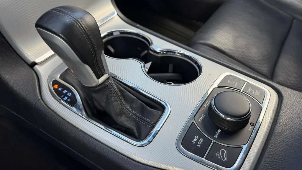Used 2019 Jeep Grand Cherokee Summit AWD/4WD image 17