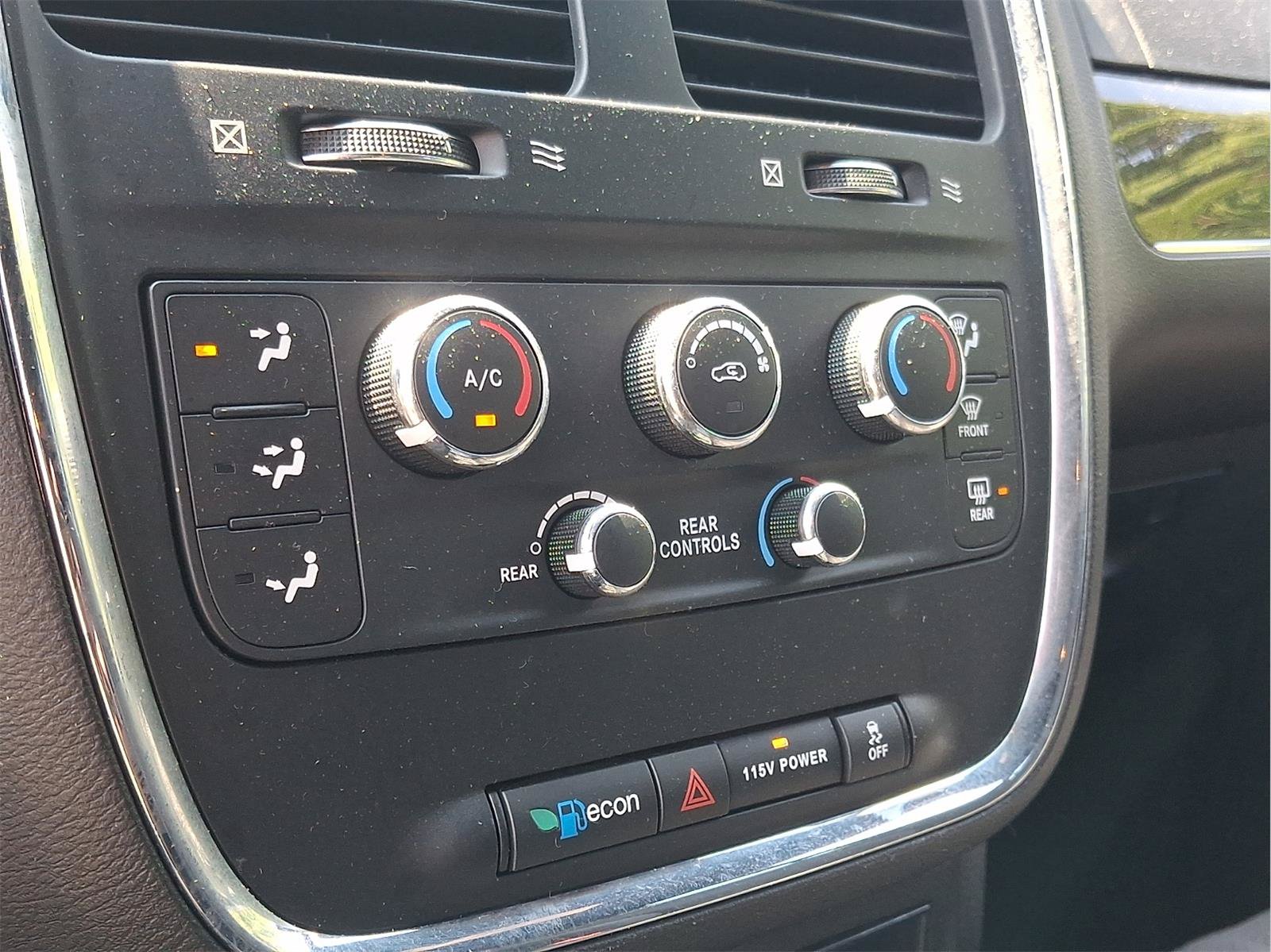 Used 2018 Dodge Grand Caravan SE FWD image 13