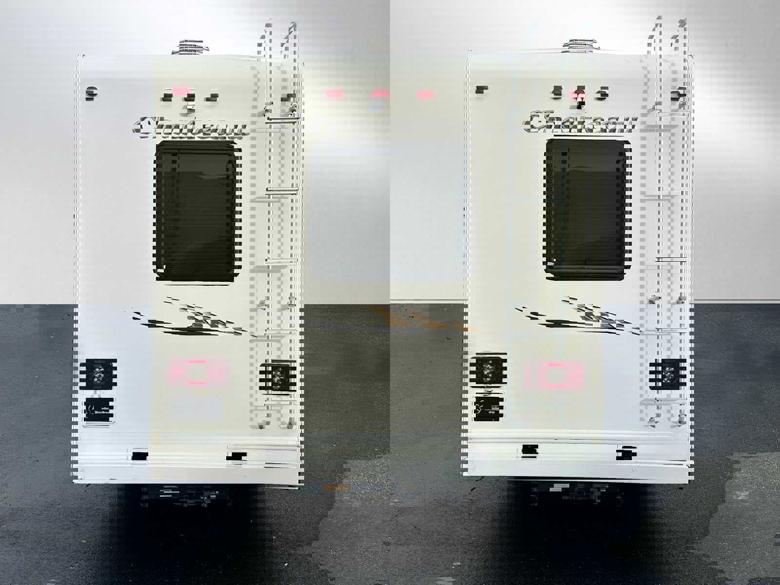 Used 2011 Ford E-450 and Econoline 450 Super Duty w/ Motorhome Prep Pkg image 4