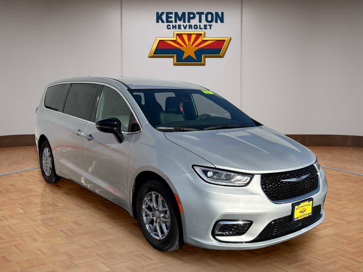 Used 2026 Chrysler Pacifica Select FWD image 8