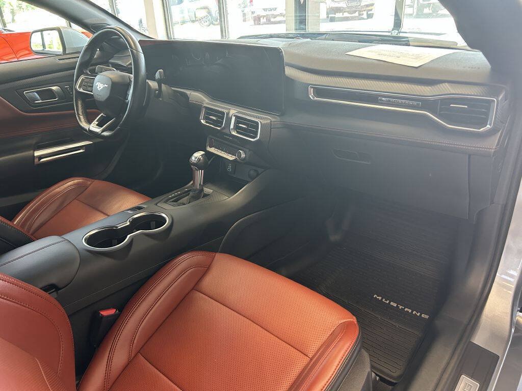 Used 2025 Ford Mustang GT Premium RWD image 21