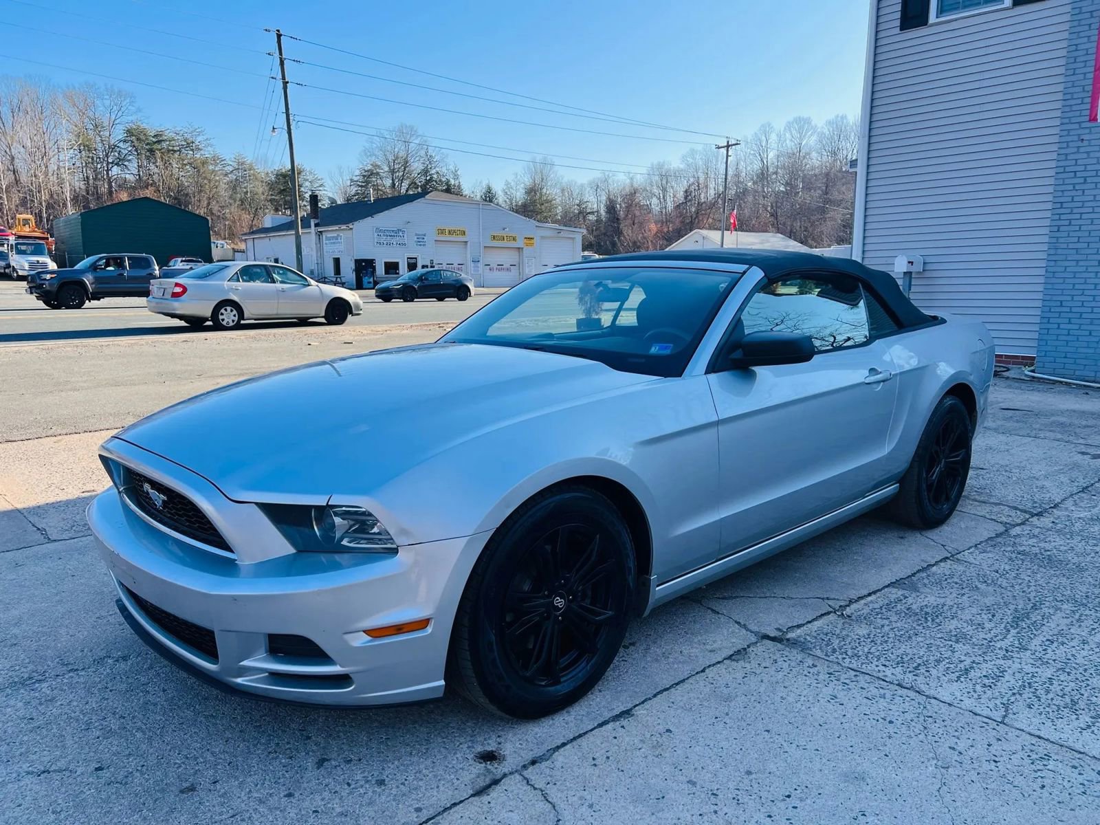 Used 2014 Ford Mustang Convertible image 3