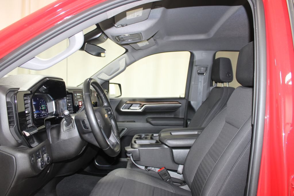 Used 2025 Chevrolet Silverado 1500 LT AWD/4WD image 16
