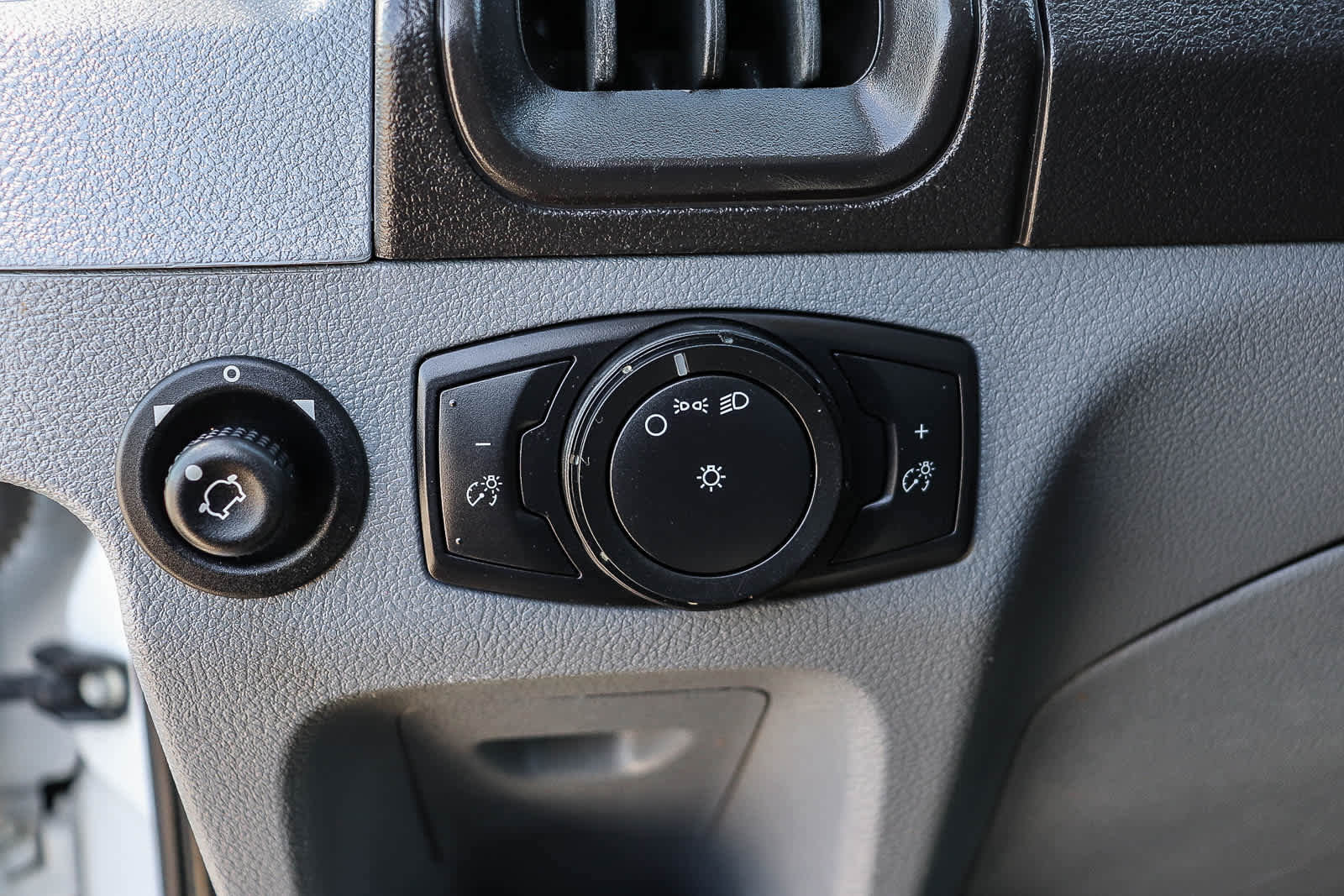 Used 2018 Ford Transit 350 XL image 23