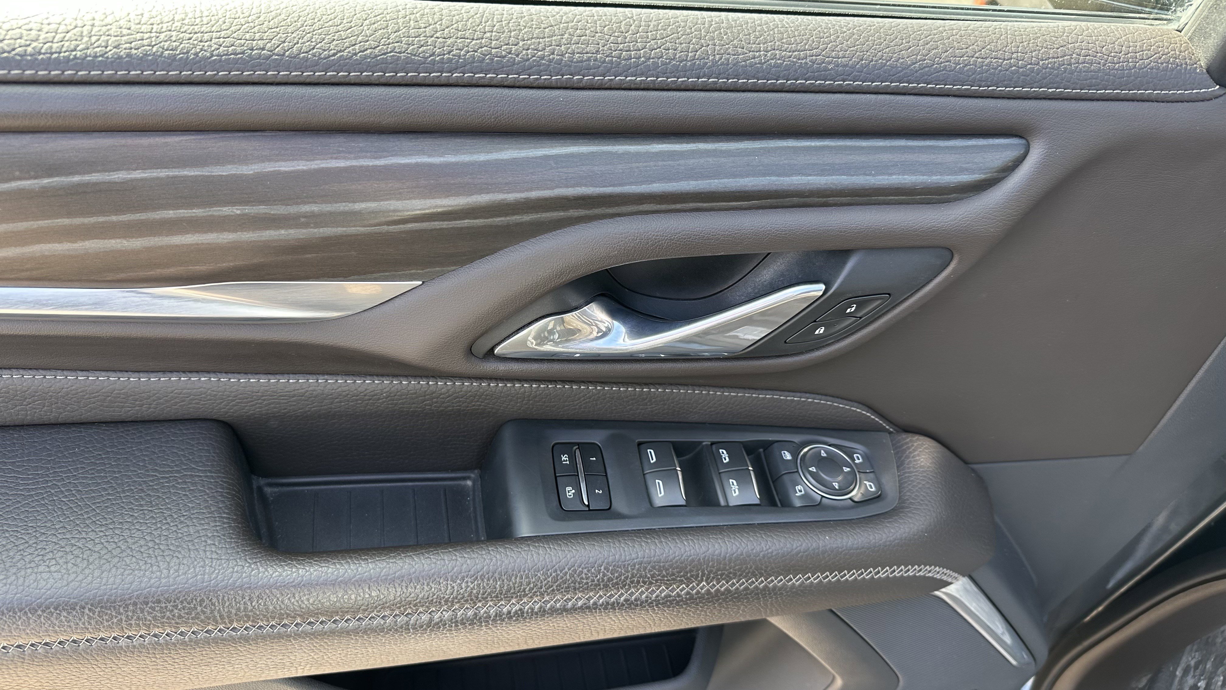 Used 2021 GMC Yukon Denali w/ Denali Premium Package image 18