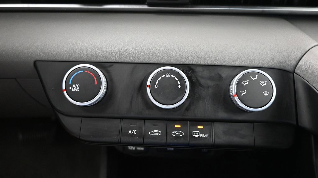 Used 2021 Hyundai Elantra SE FWD image 31