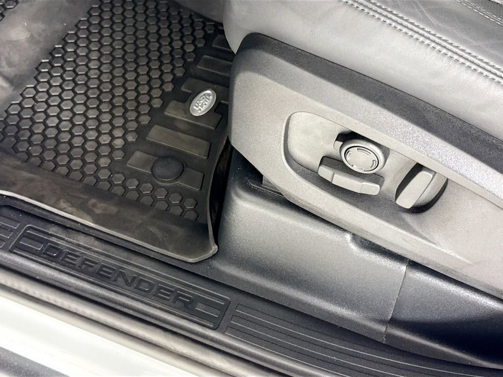 Used 2025 Land Rover Defender 110 S image 18