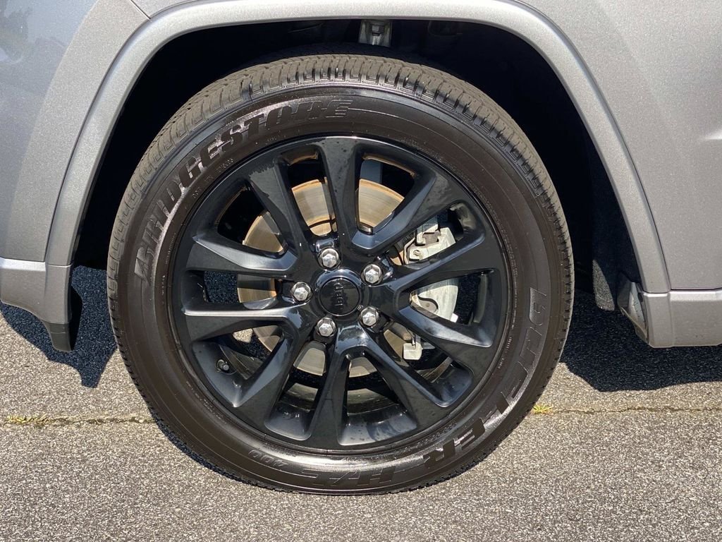 Used 2021 Jeep Grand Cherokee Laredo RWD image 11