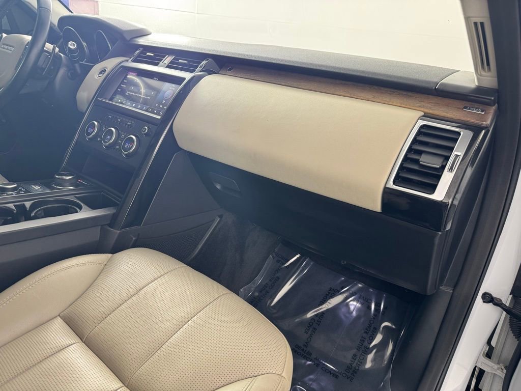 Used 2019 Land Rover Discovery SE image 23