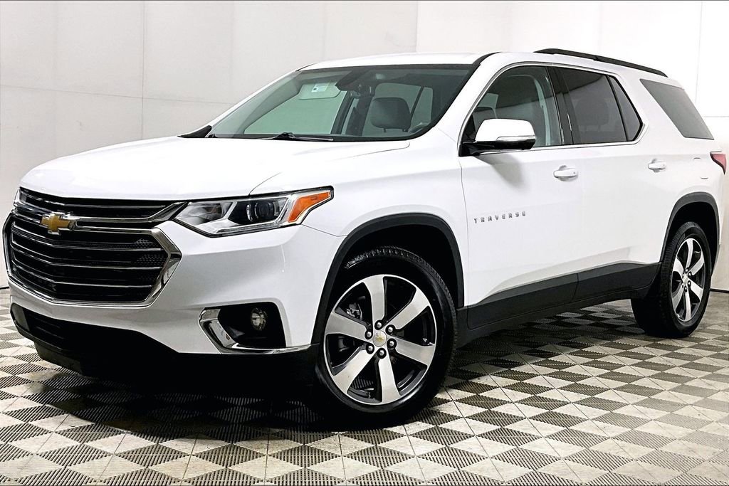 Used 2020 Chevrolet Traverse LT w/ LT Premium Package image 2