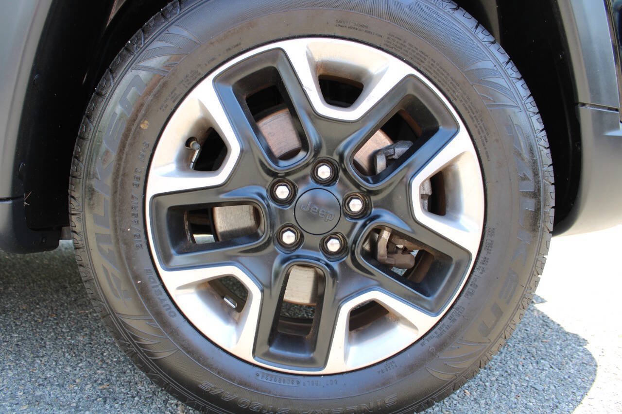 Used 2017 Jeep Compass Trailhawk w/ Navigation Group AWD/4WD image 23