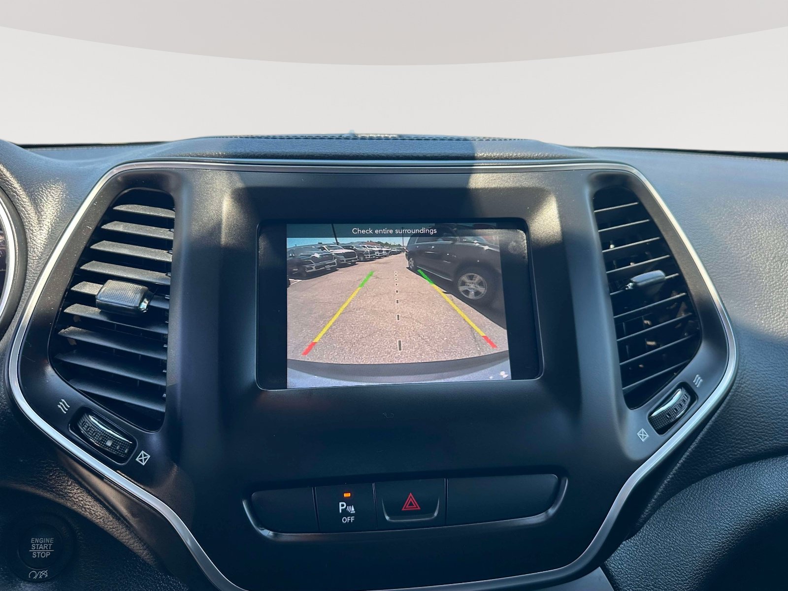 Used 2020 Jeep Cherokee Latitude Plus AWD/4WD image 12