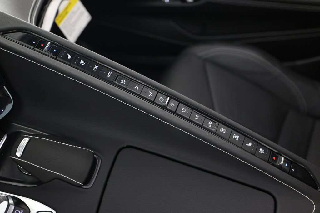 Used 2025 Chevrolet Corvette E-Ray w/ Stealth Interior Trim Package AWD/4WD image 23