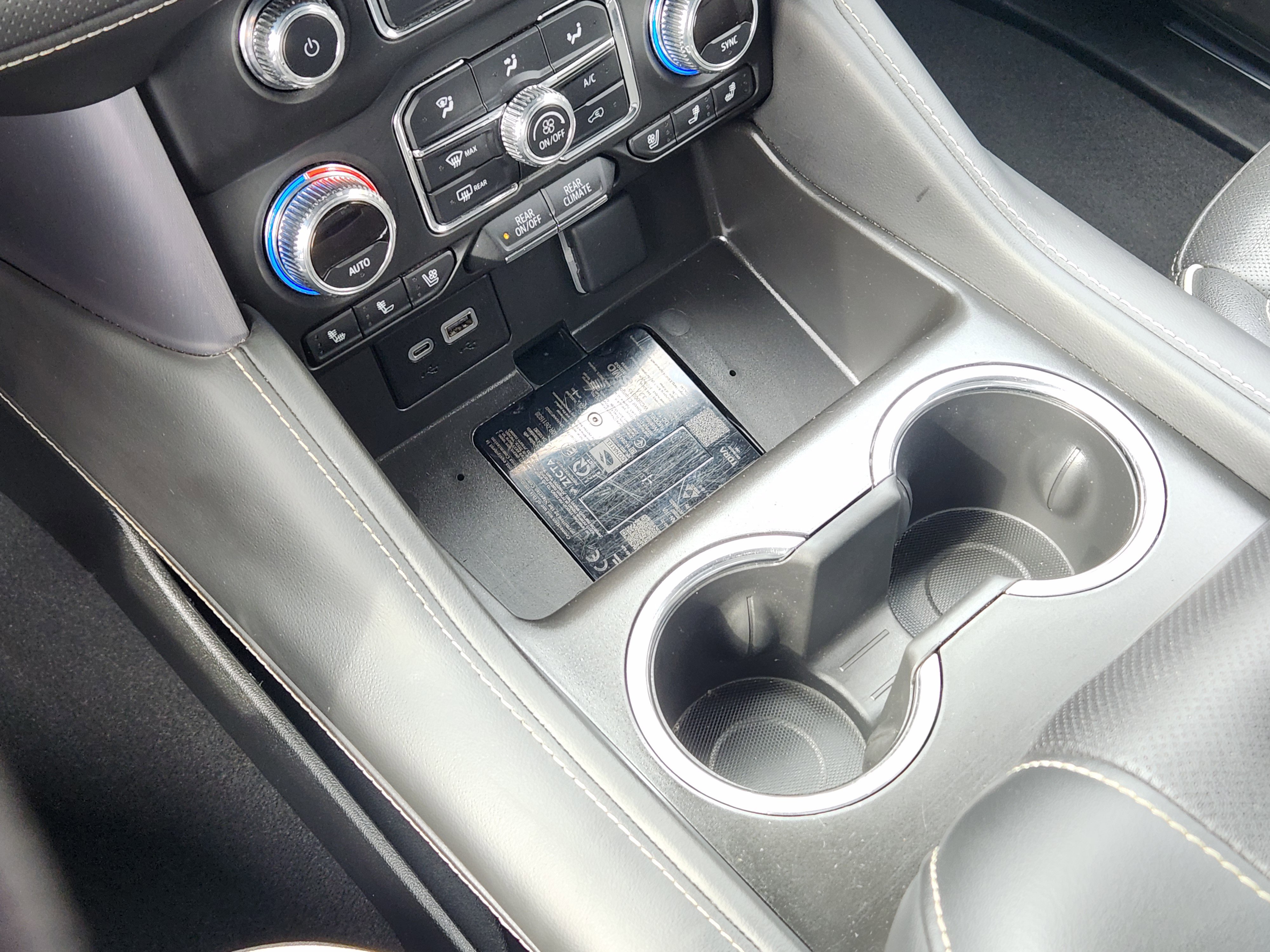 Used 2024 GMC Yukon XL SLT image 21