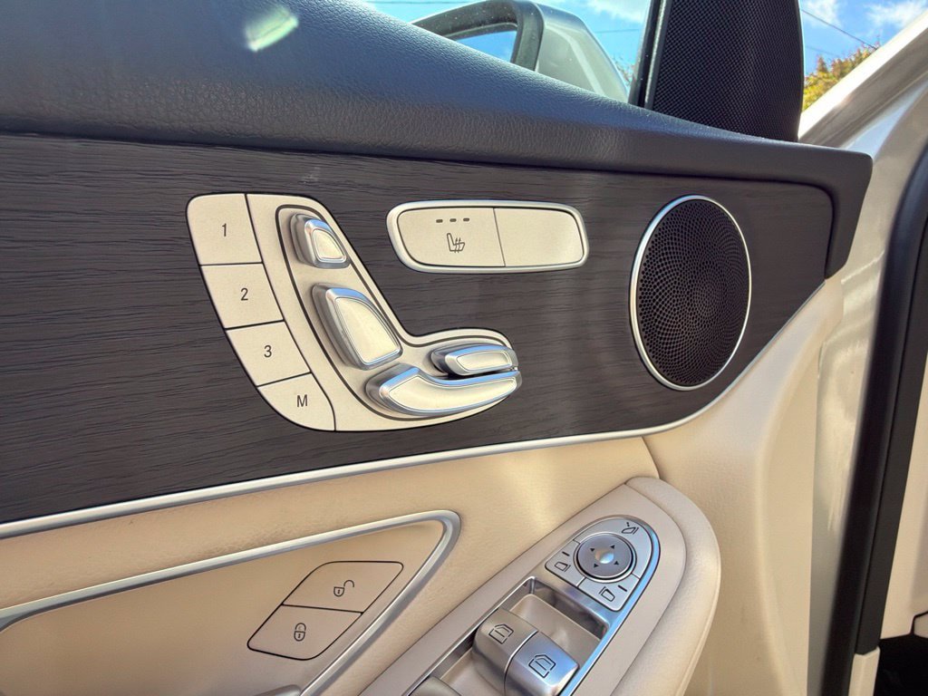 Used 2022 Mercedes-Benz GLC 300 4MATIC w/ Multimedia Package Lite image 15