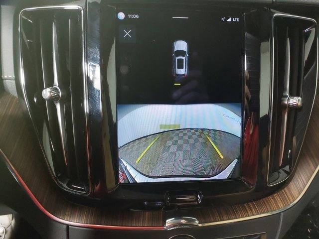 Used 2023 Volvo XC60 B5 Ultimate w/ Climate Package image 25