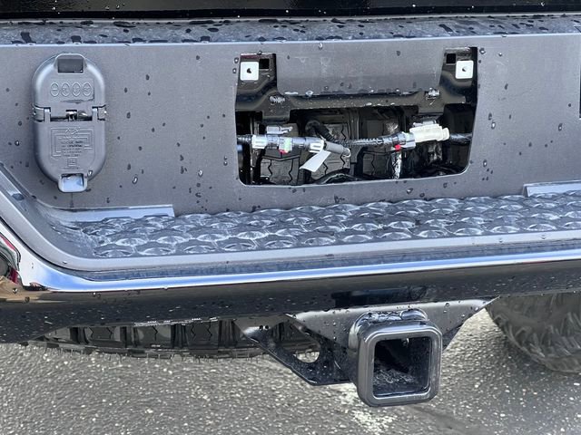 New 2026 Chevrolet Colorado ZR2 w/ Technology Package AWD/4WD image 11