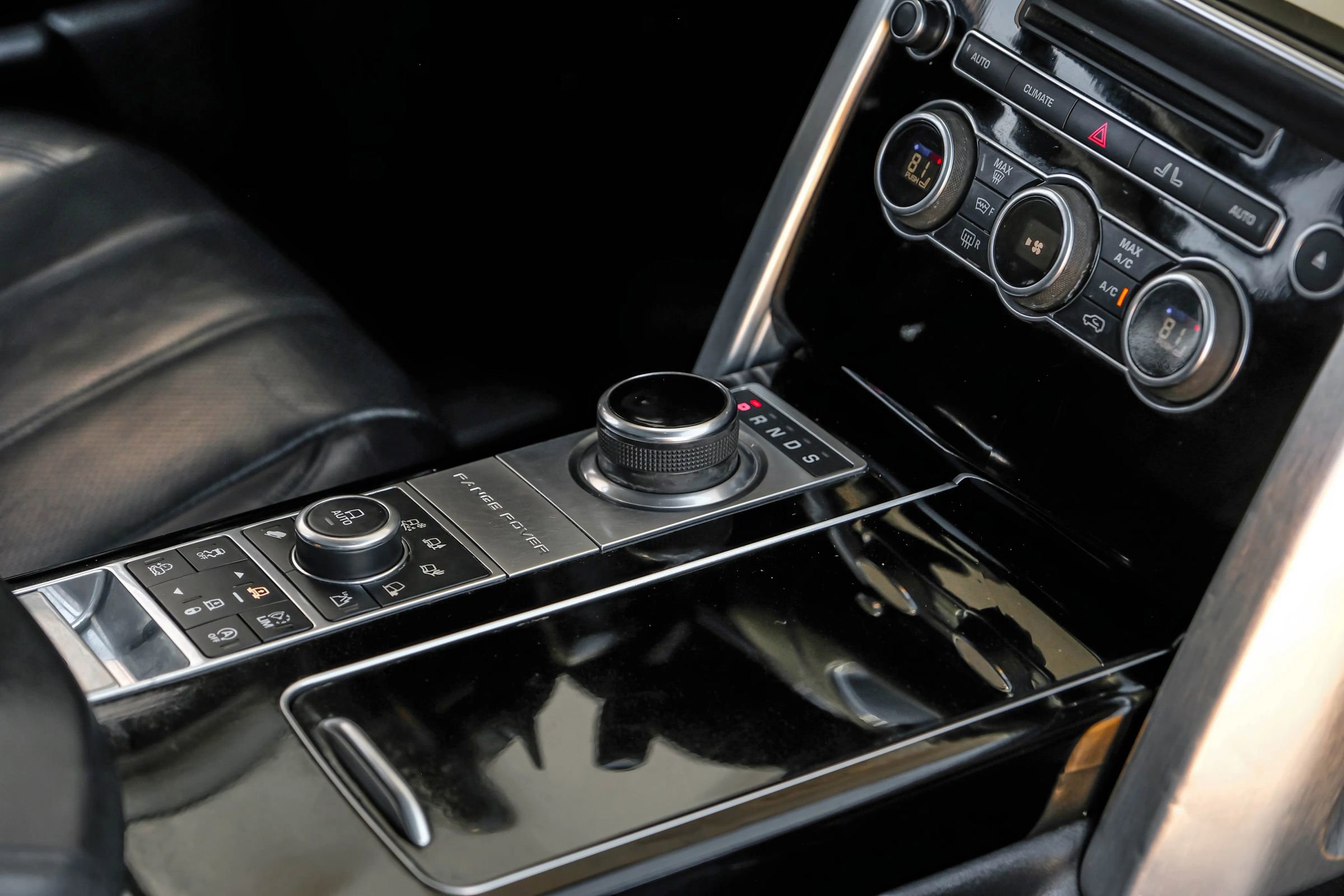 Used 2017 Land Rover Range Rover HSE image 26