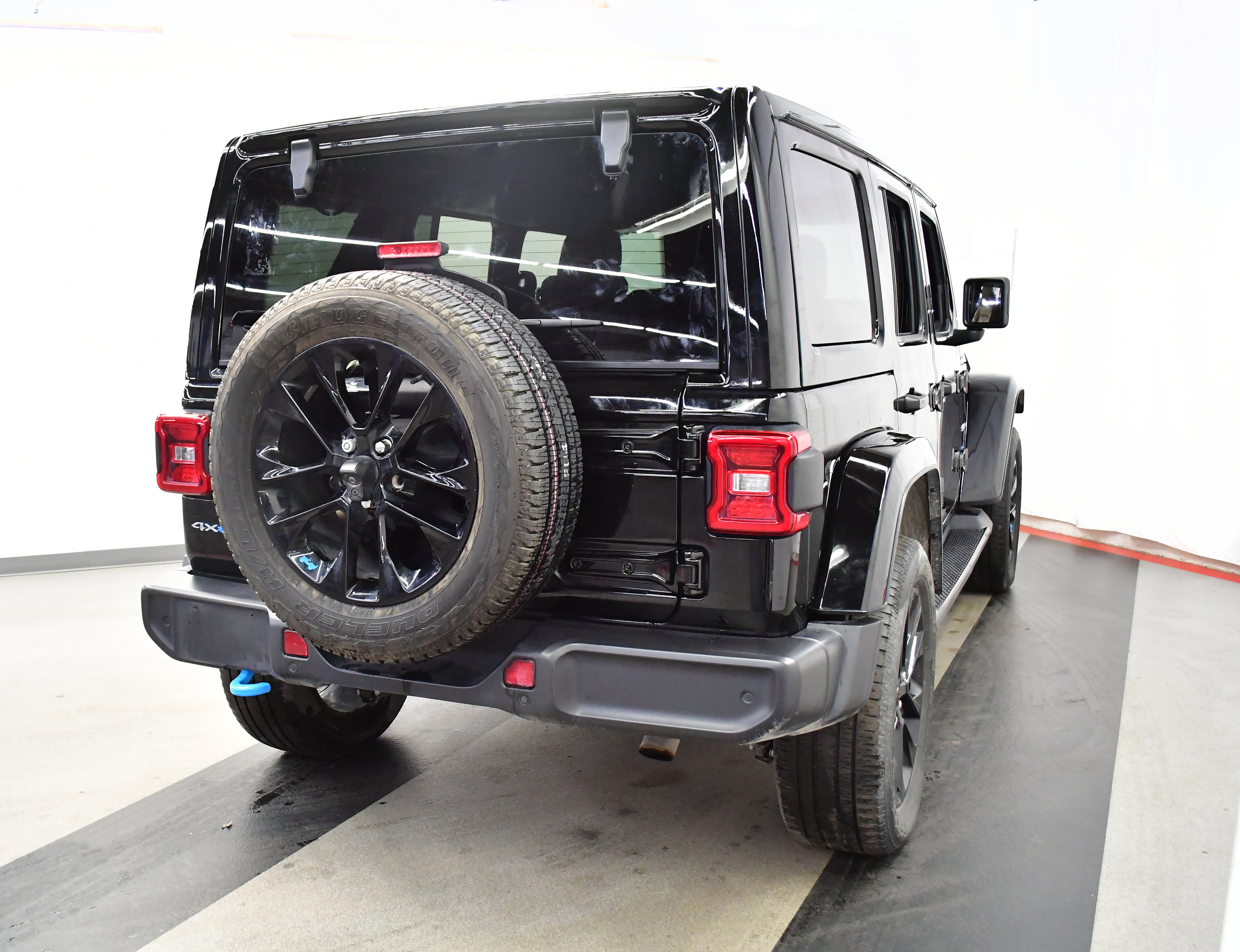 Used 2022 Jeep Wrangler Unlimited Sahara w/ Cold Weather Group image 12