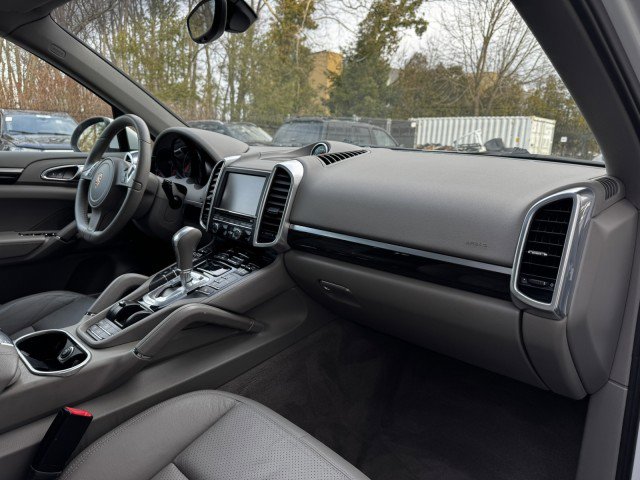 Used 2013 Porsche Cayenne image 33