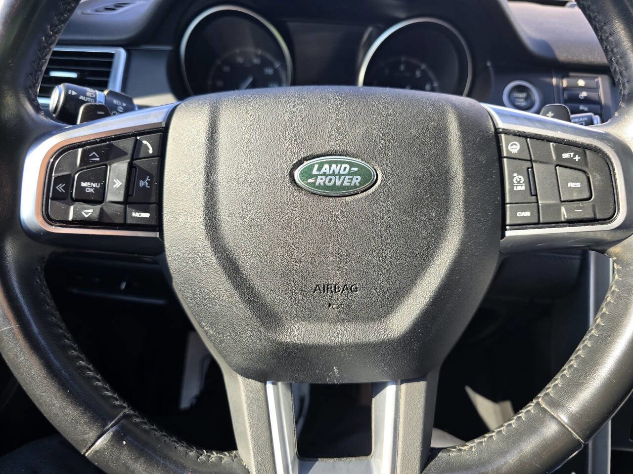 Used 2018 Land Rover Discovery Sport HSE Luxury image 17