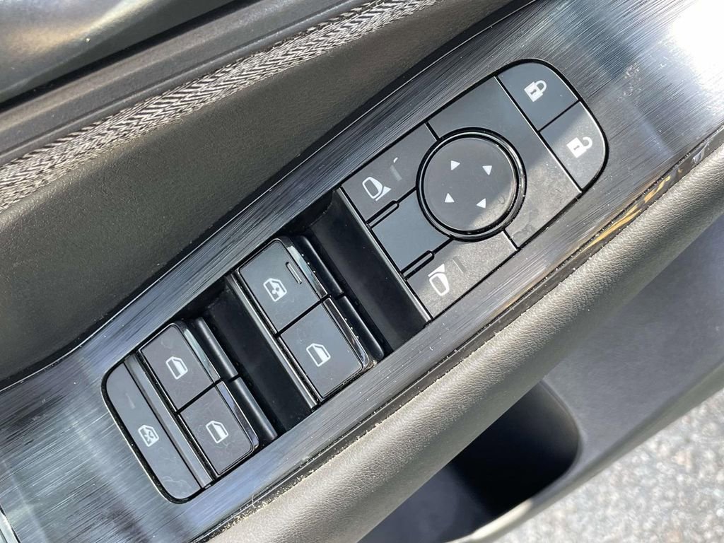 Used 2023 Nissan Rogue S image 14