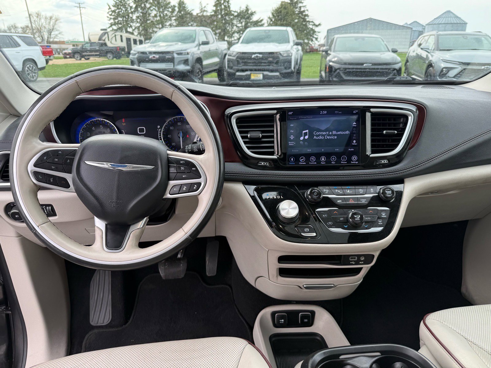 Used 2020 Chrysler Pacifica Limited w/ Advanced Safetytec Group FWD image 16