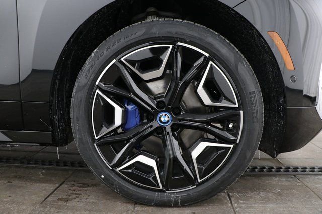 Used 2025 BMW iX xDrive50 image 33