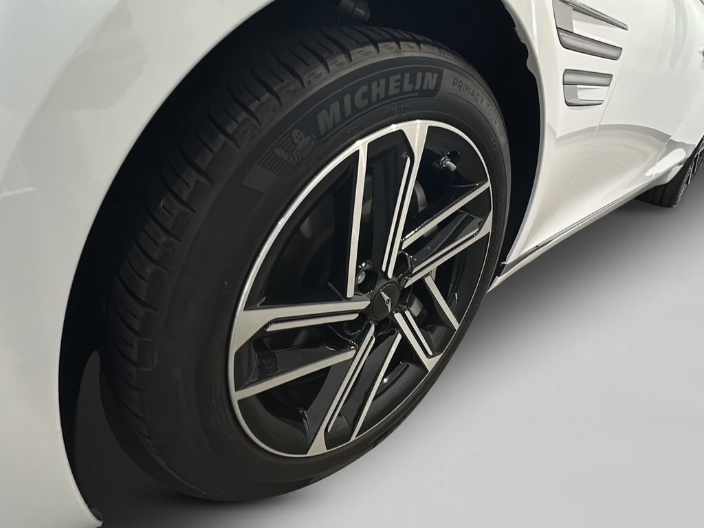 Certified 2025 Genesis G80 2.5T Advanced AWD/4WD image 4