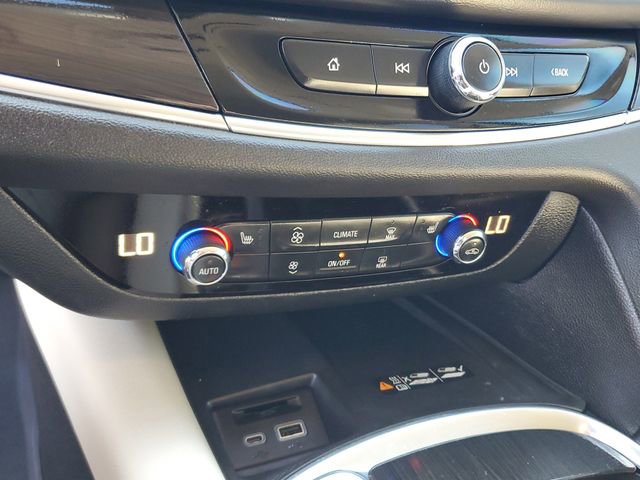 Used 2022 Buick Enclave Essence image 21
